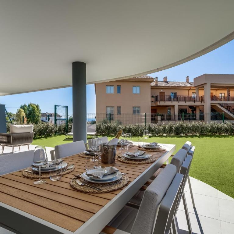 Luxury 3BR Apartment with Private Terrace - Three-Bedroom Apartment - 33