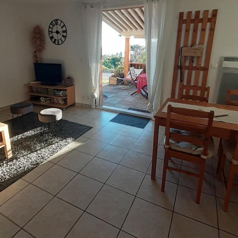 Bas de Villa, vue mer - Appartement 2 Chambres - 7