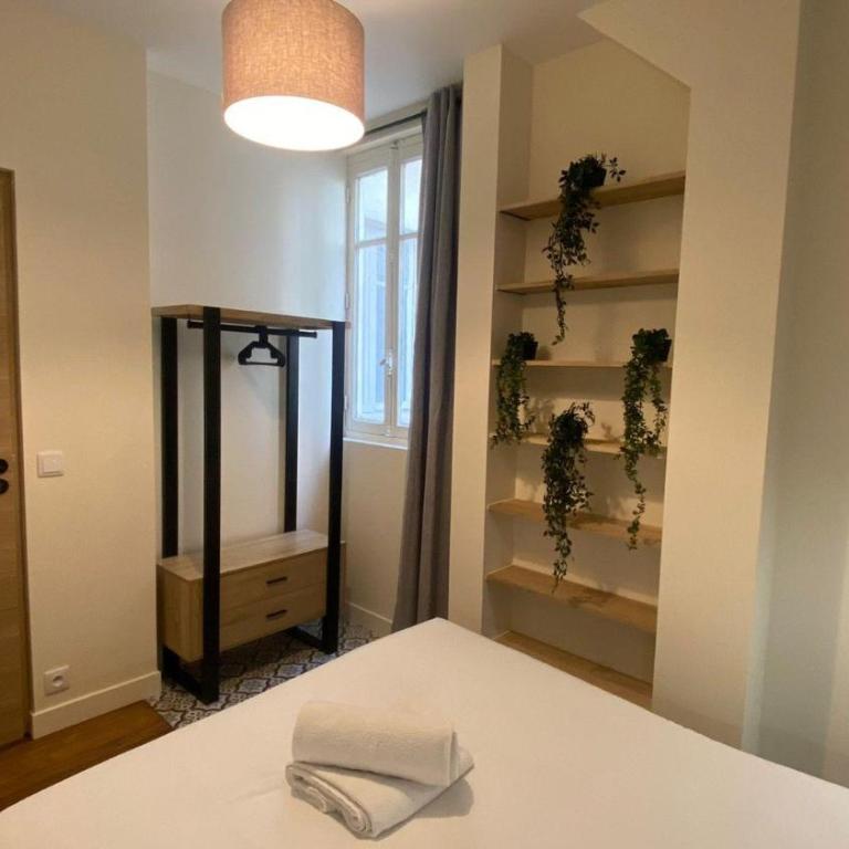  - Room #1714544401 - 5