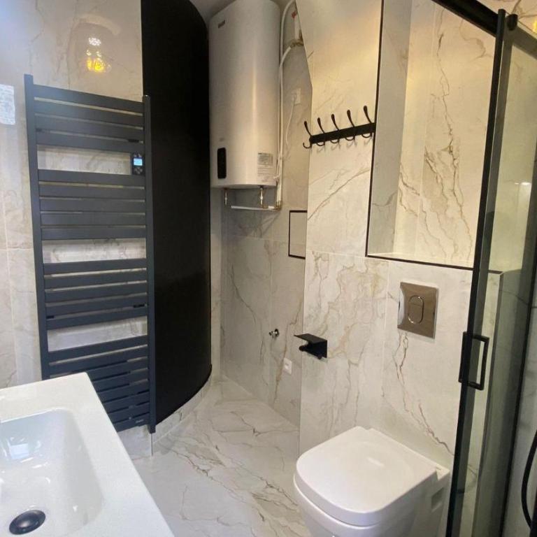  - Room #1714544401 - 8