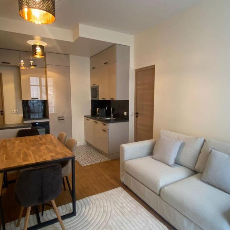  - Room #1714544401 - 1