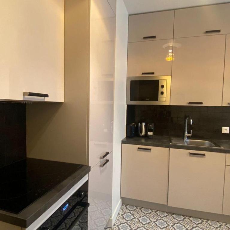  - Room #1714544401 - 19