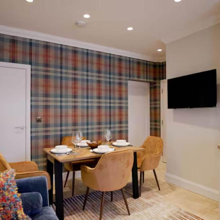 - Room #1714549101 - 4