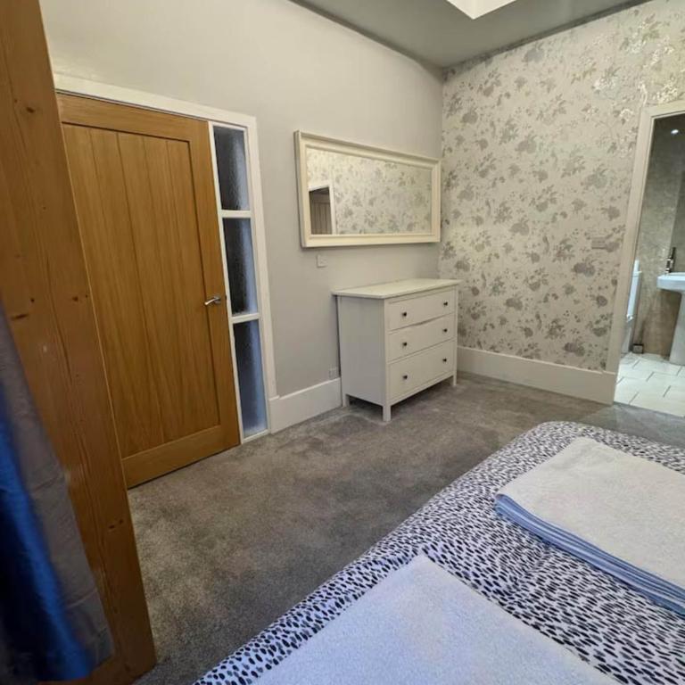 - Room #1714549701 - 3