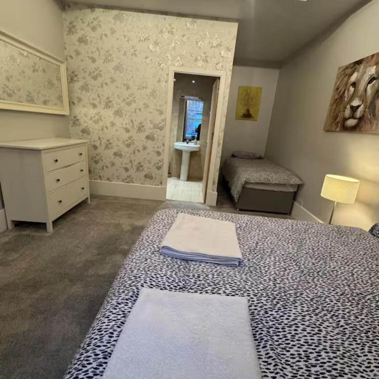 - Room #1714549701 - 8