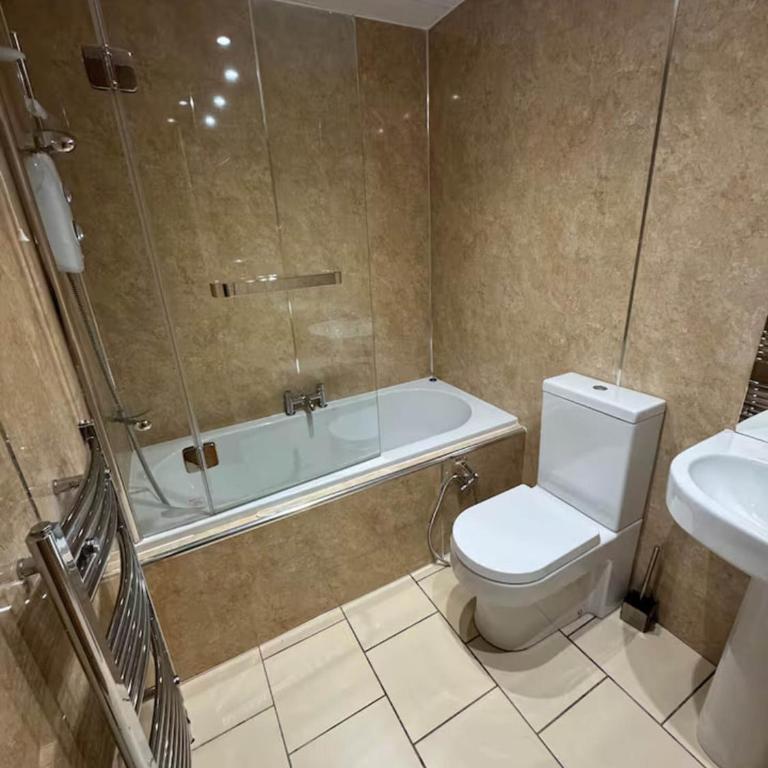 - Room #1714549701 - 11