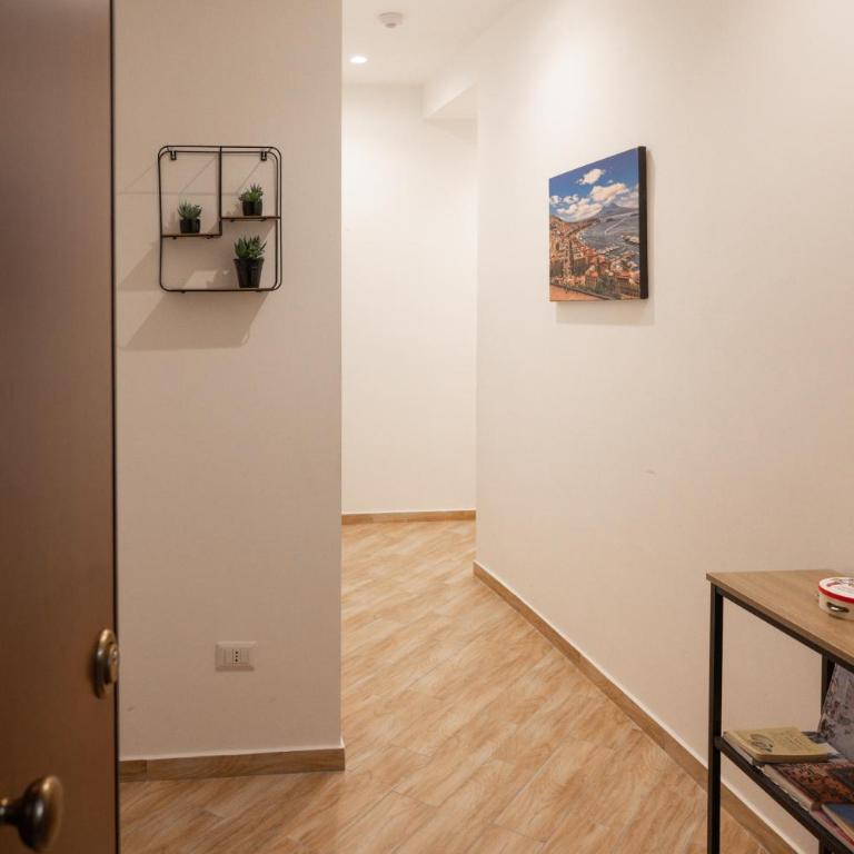  - Room #1714555101 - 12