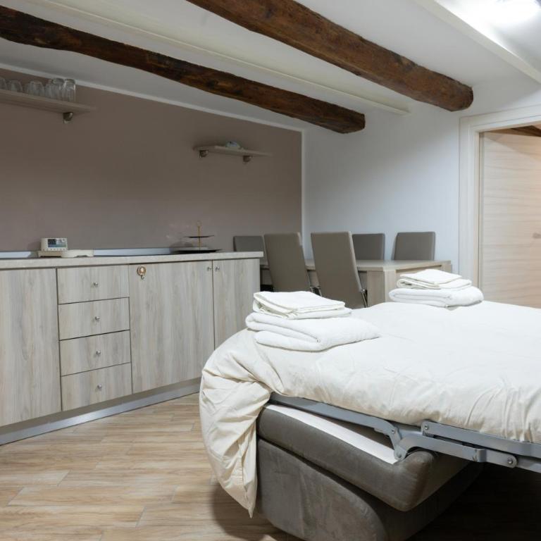  - Room #1714555101 - 3