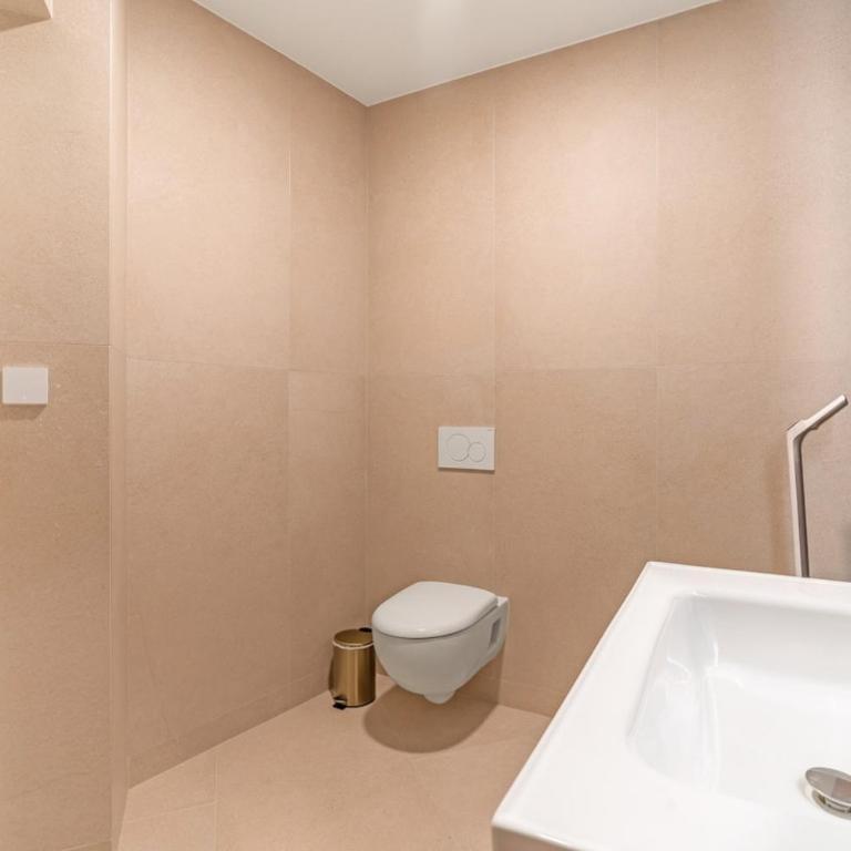 - Room #1714555501 - 31