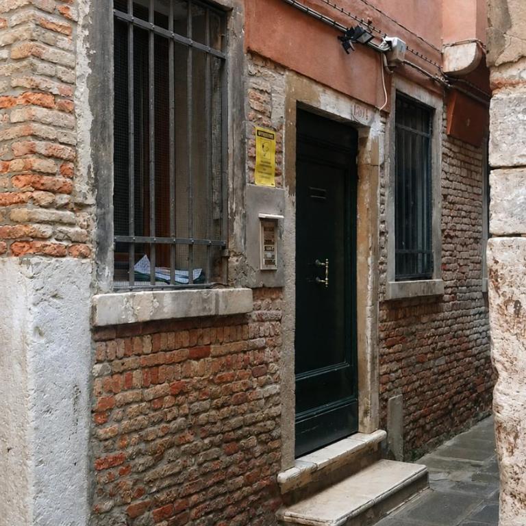  - Room #1714561401 - 3