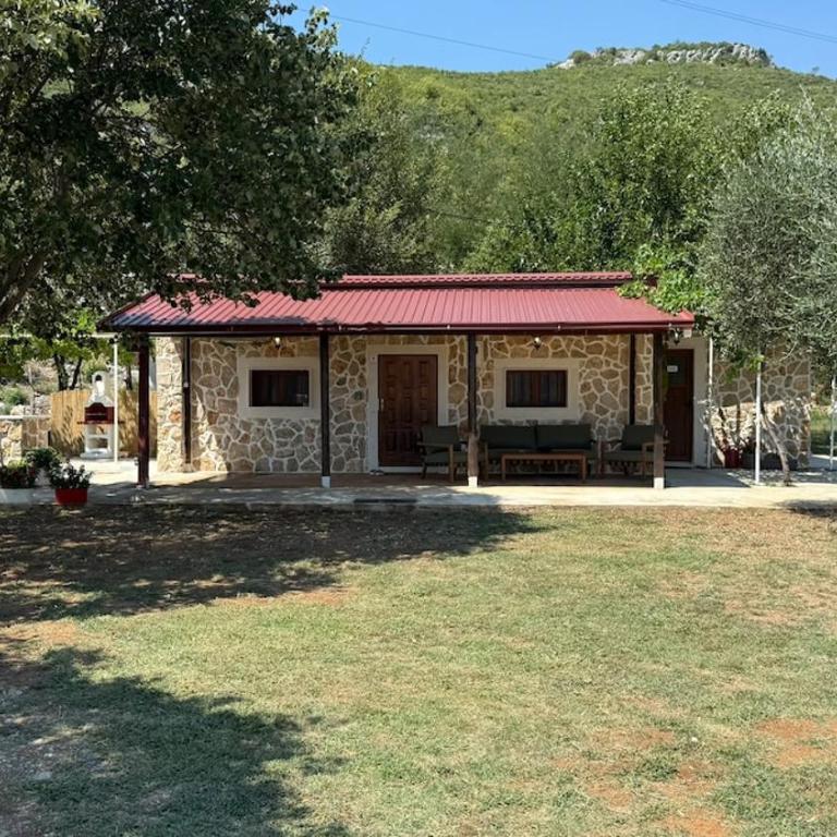 Vineyard Cottage with Mountain Views - Two-Bedroom House - 6