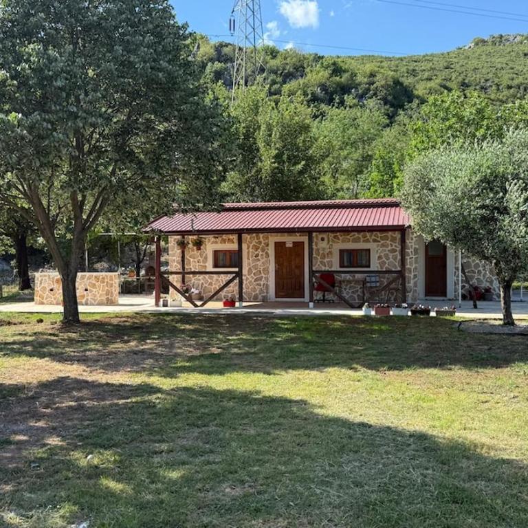 Vineyard Cottage with Mountain Views - Two-Bedroom House - 2