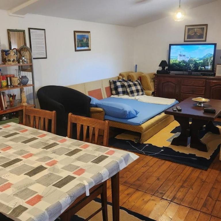 Vineyard Cottage with Mountain Views - Two-Bedroom House - 13