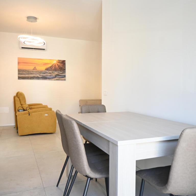  - Room #1714585701 - 3