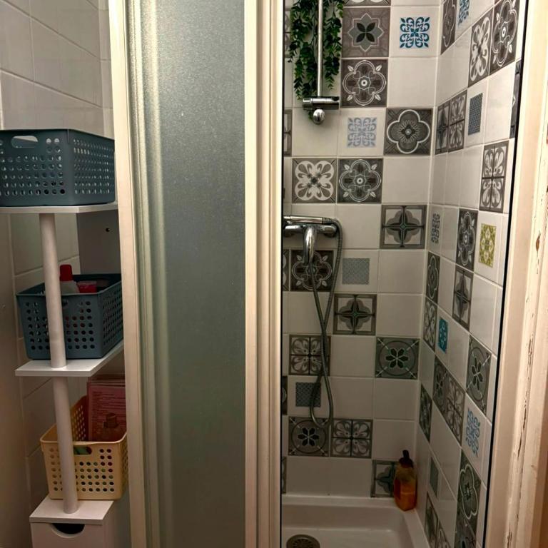  - Room #1714593401 - 6