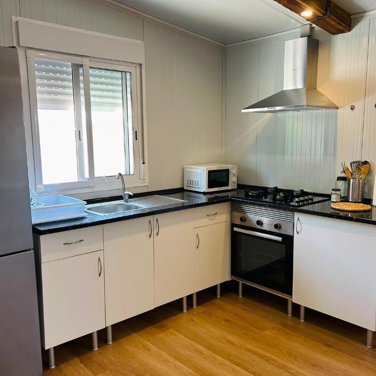 Casa Privada con Jardin Barbacoa y Piscina privada solo familias - Appartement - 5