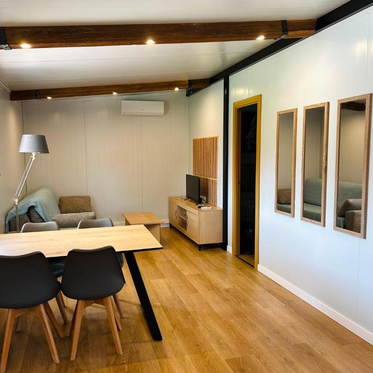 Casa Privada con Jardin Barbacoa y Piscina privada solo familias - Appartement - 8