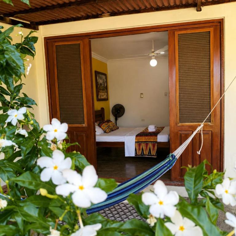 Coccoloba Beach Hotel - Habitación con cama grande y vistas al jardín - 2