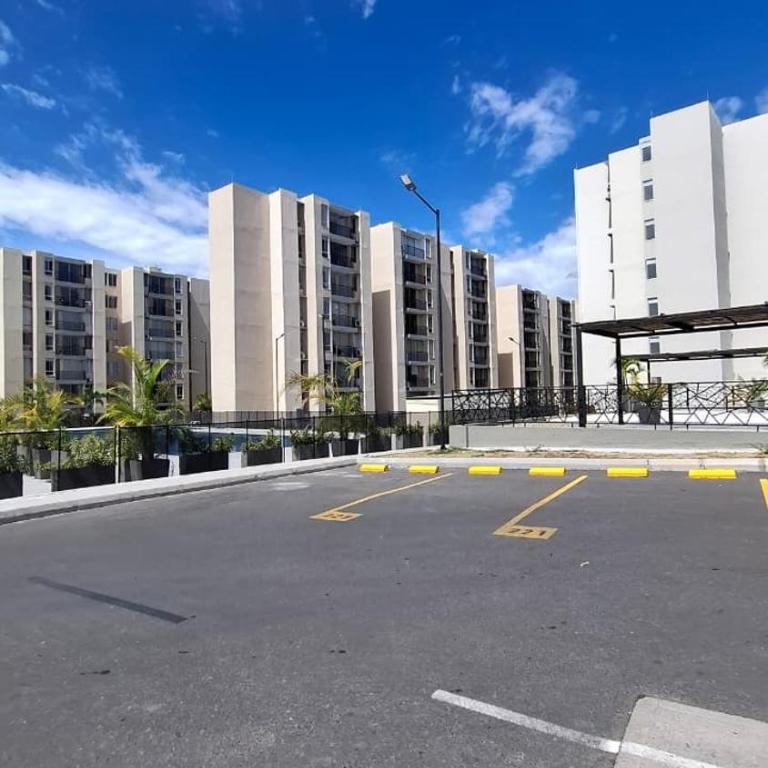 Apartamento Completo - Piscina - AC - Parqueadero - Gimnasio - Three-Bedroom Apartment with Balcony - 4