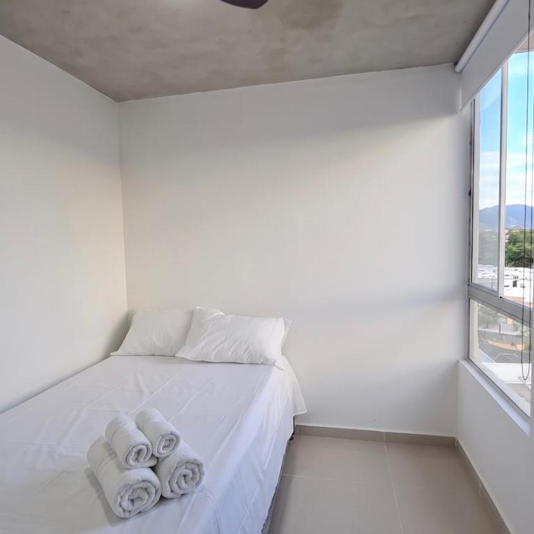 Apartamento Completo - Piscina - AC - Parqueadero - Gimnasio - Three-Bedroom Apartment with Balcony - 13