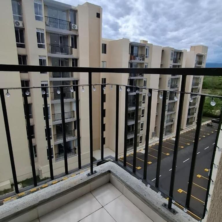Apartamento Completo - Piscina - AC - Parqueadero - Gimnasio - Three-Bedroom Apartment with Balcony - 16
