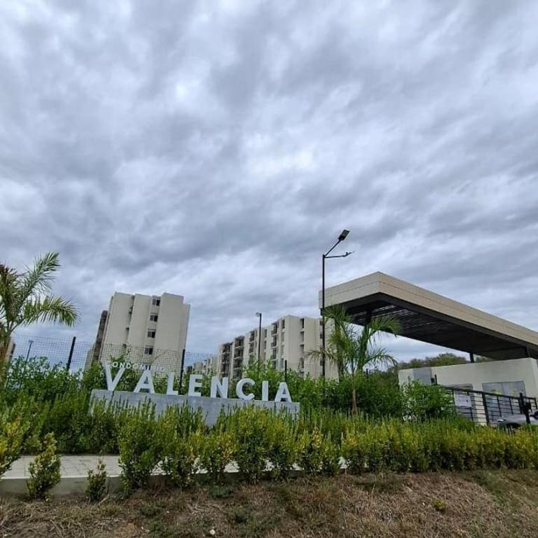 Apartamento Completo - Piscina - AC - Parqueadero - Gimnasio - Three-Bedroom Apartment with Balcony - 17