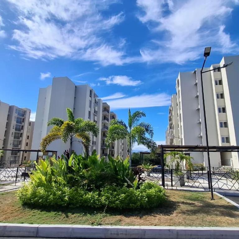 Apartamento Completo - Piscina - AC - Parqueadero - Gimnasio - Three-Bedroom Apartment with Balcony - 20