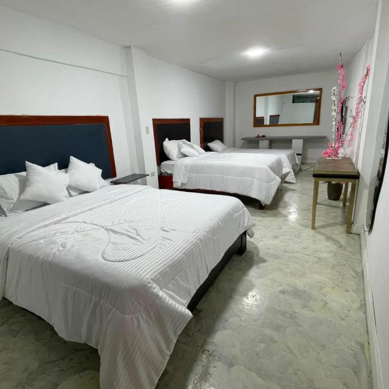 Hotel Victoria's Plaza - Habitación Triple - 1