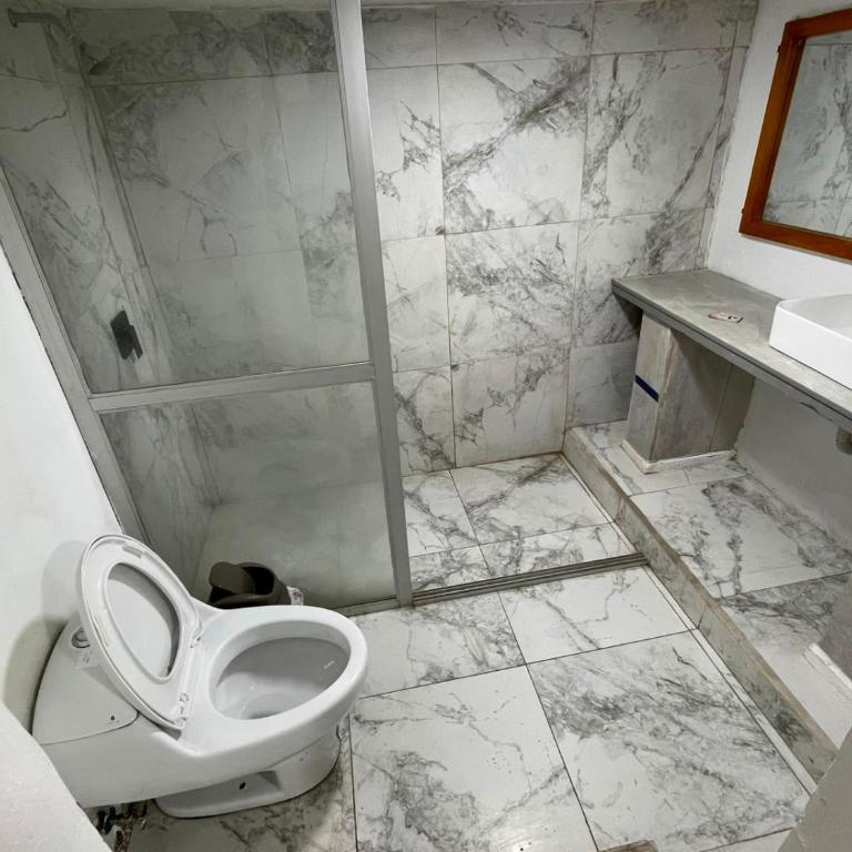 Hotel Victoria's Plaza - Habitación Triple - 2