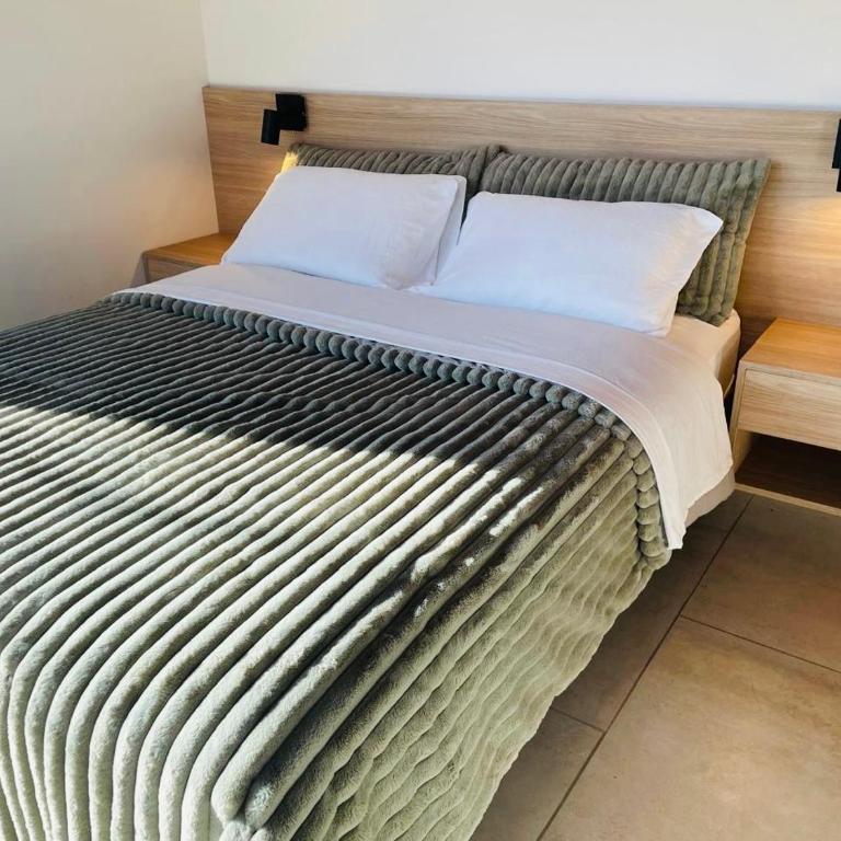  - Room #1713840701 - 16