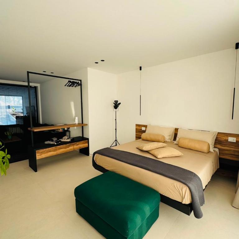  - Room #1714595701 - 5