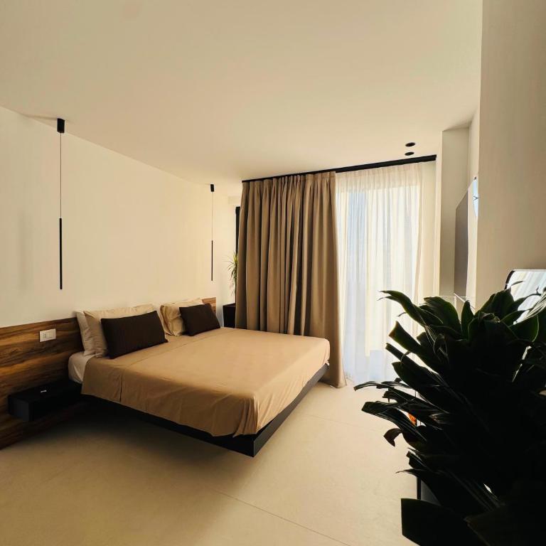  - Room #1714595702 - 12