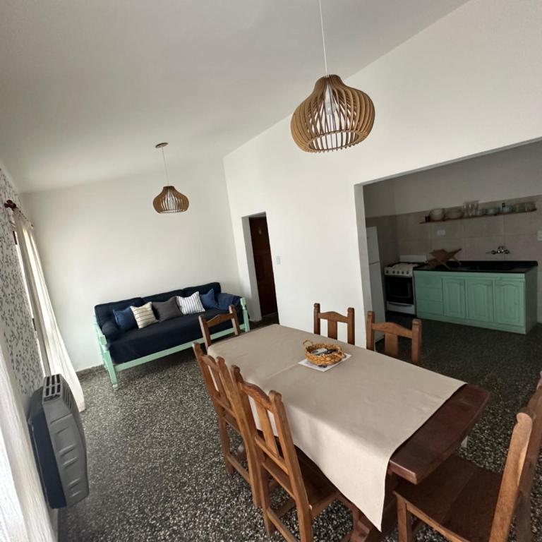 La casa, alquiler temporario - casa completa con cochera y patio- parrilla - Three-Bedroom House - 41
