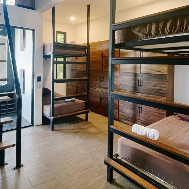  - Room #1714654802 - 11