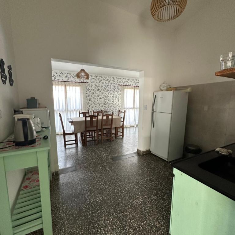 La casa, alquiler temporario - casa completa con cochera y patio- parrilla - Three-Bedroom House - 52