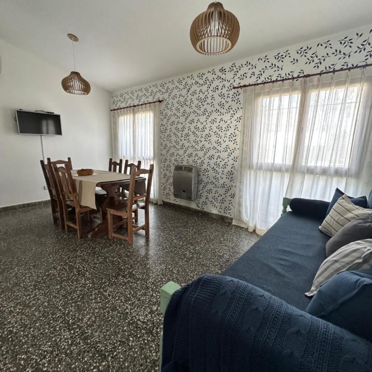 La casa, alquiler temporario - casa completa con cochera y patio- parrilla - Three-Bedroom House - 58