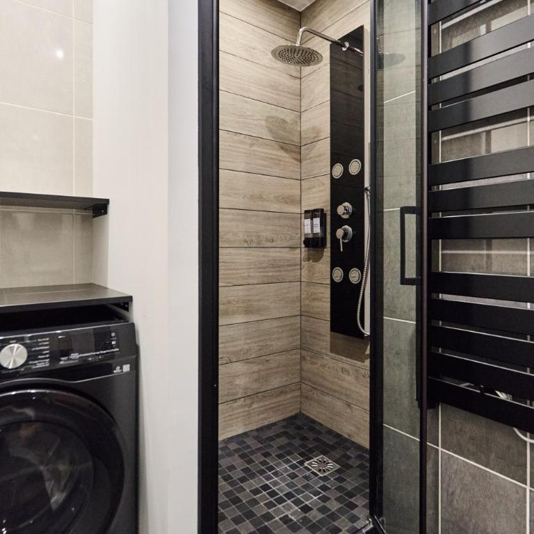 Secret garden SPA - Idéal couples et pros - 5min à pied de la gare - 10min à pied de l'Arena et du Quartier Boulingrin - Baignoire balnéo - Jardin privatif de 50m2 - Mini golf - Home cinéma - One-Bedroom Apartment - 16