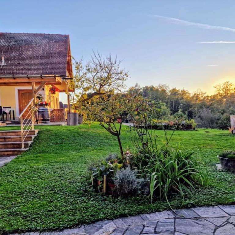 Haus Schönegger - Doppelzimmer mit Gartenblick - 1