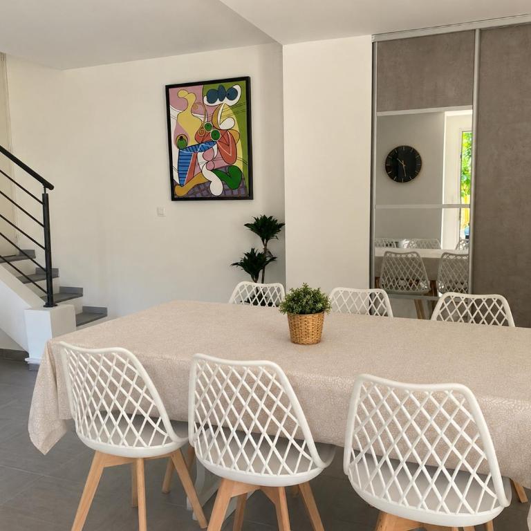 La Maison du Citronnier est climatisée avec garage à 5 min à pied des Grands Buffets et 10 min des Halles - Maison de Ville 2 Chambres - 4