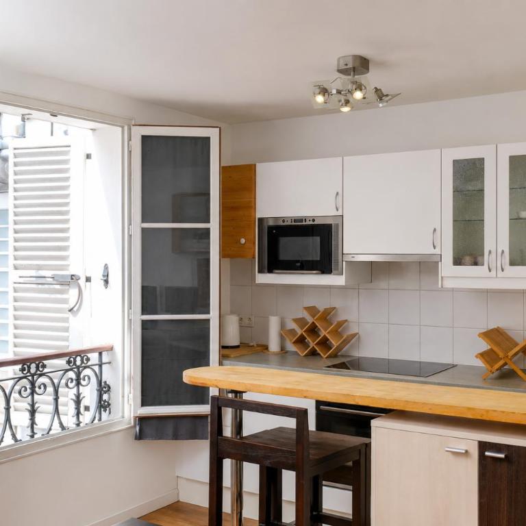 Magnificent Apartment in the Best Central Location of Paris 1 Minute Walk to Train Station - Appartement 1 Chambre - 5