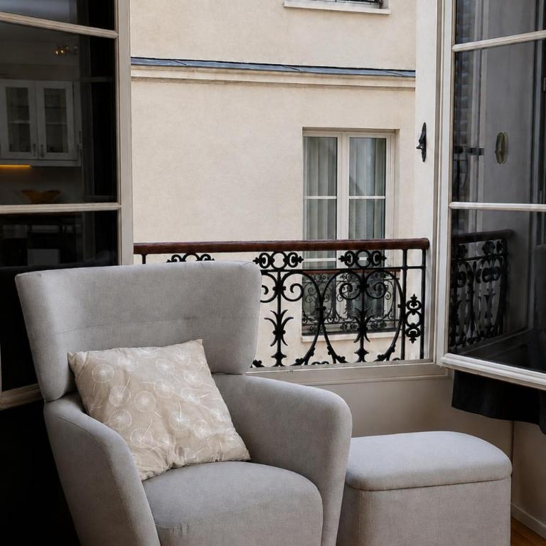 Magnificent Apartment in the Best Central Location of Paris 1 Minute Walk to Train Station - Appartement 1 Chambre - 10