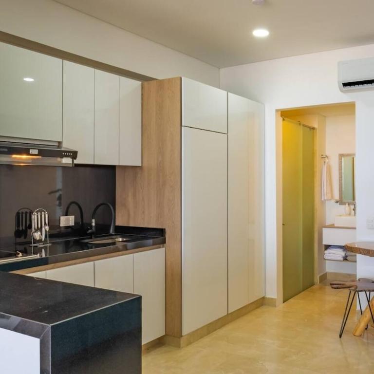 Sea View Apartment Suite with Pool, 3 min to the Airport - One-Bedroom Apartment - 2