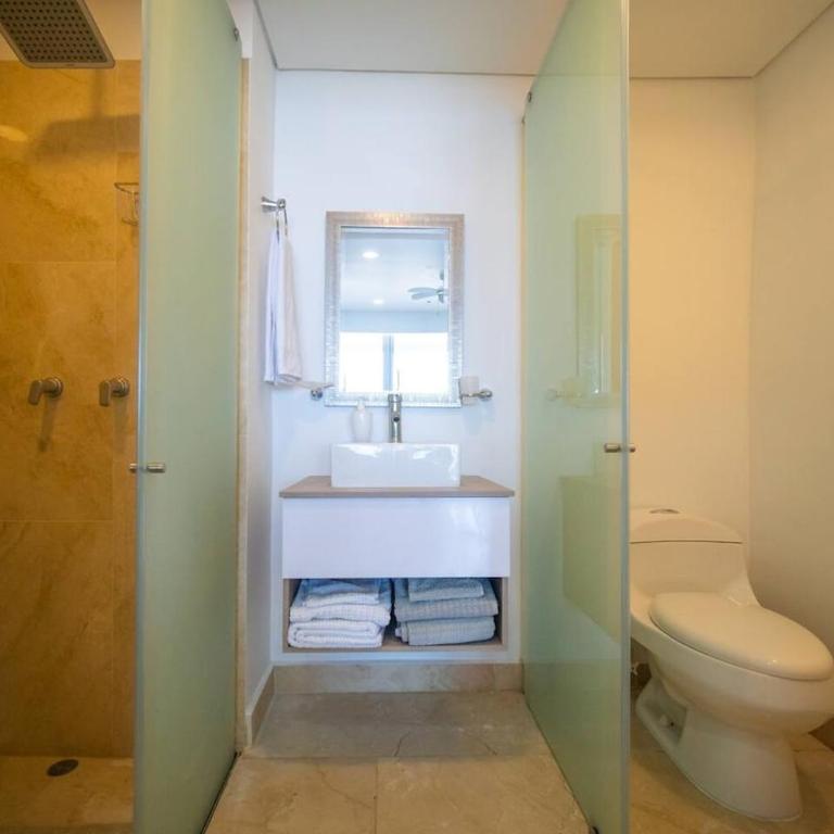 Sea View Apartment Suite with Pool, 3 min to the Airport - One-Bedroom Apartment - 4