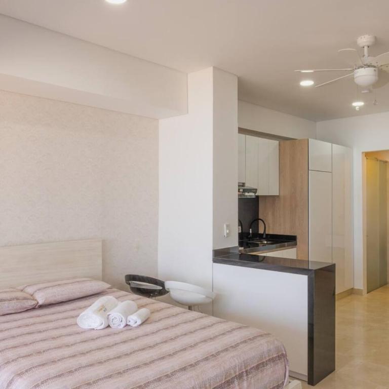 Sea View Apartment Suite with Pool, 3 min to the Airport - One-Bedroom Apartment - 15
