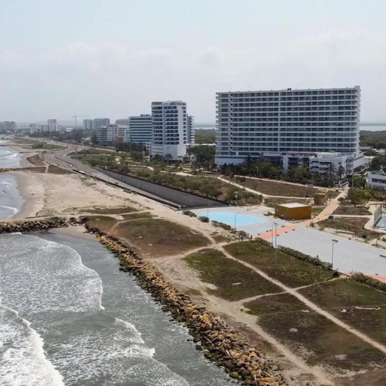 Sea View Apartment Suite with Pool, 3 min to the Airport - One-Bedroom Apartment - 20