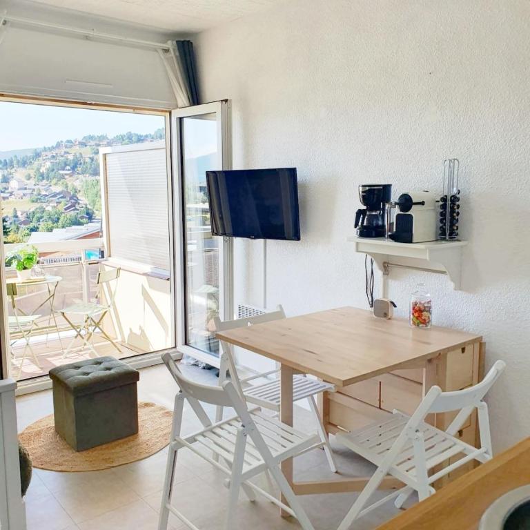 Charmant appartement aux Angles - Apartment mit 1 Schlafzimmer - 1