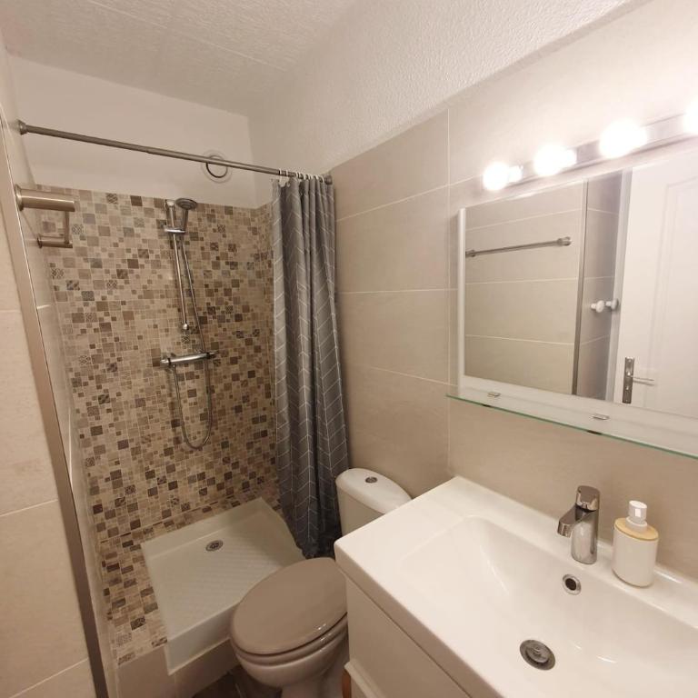 Charmant appartement aux Angles - Apartment mit 1 Schlafzimmer - 3