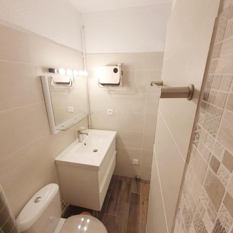Charmant appartement aux Angles - Apartment mit 1 Schlafzimmer - 9