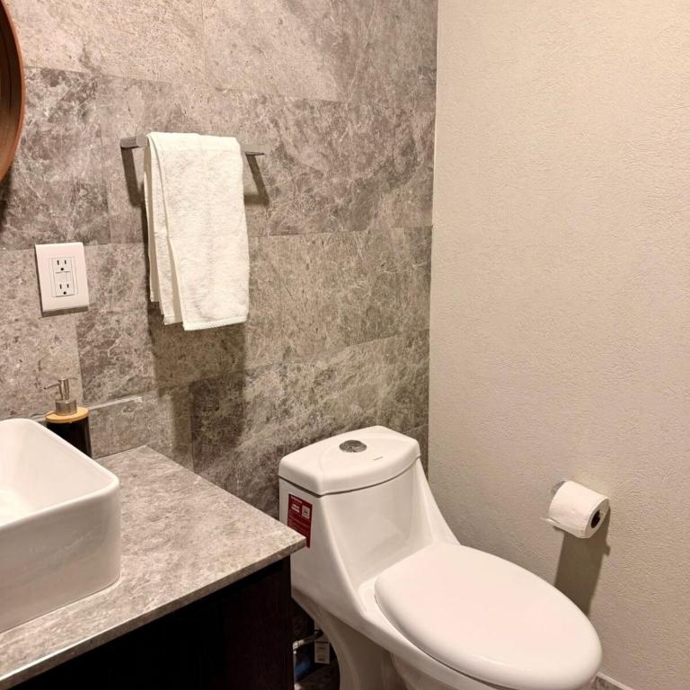  - Room #1714723101 - 16