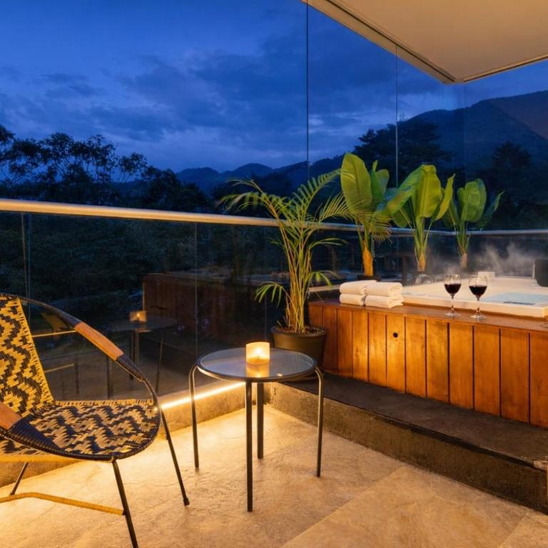 Skyline 11th Floor Mountain View, Private Jacuzzi, AC King Bed - One-Bedroom Apartment - 28
